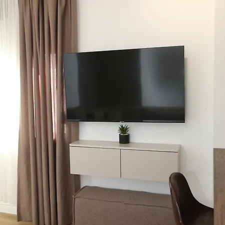 Treni Centrum * ティラナ