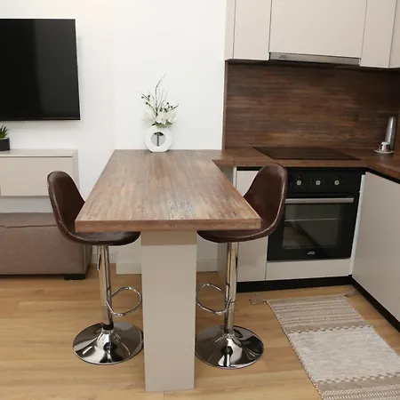 Treni Centrum * Tirana