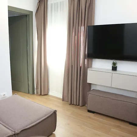 Treni Centrum * Tirana