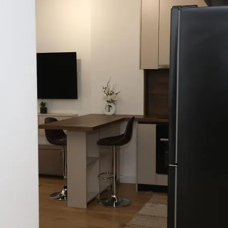 Treni Centrum * Tirana